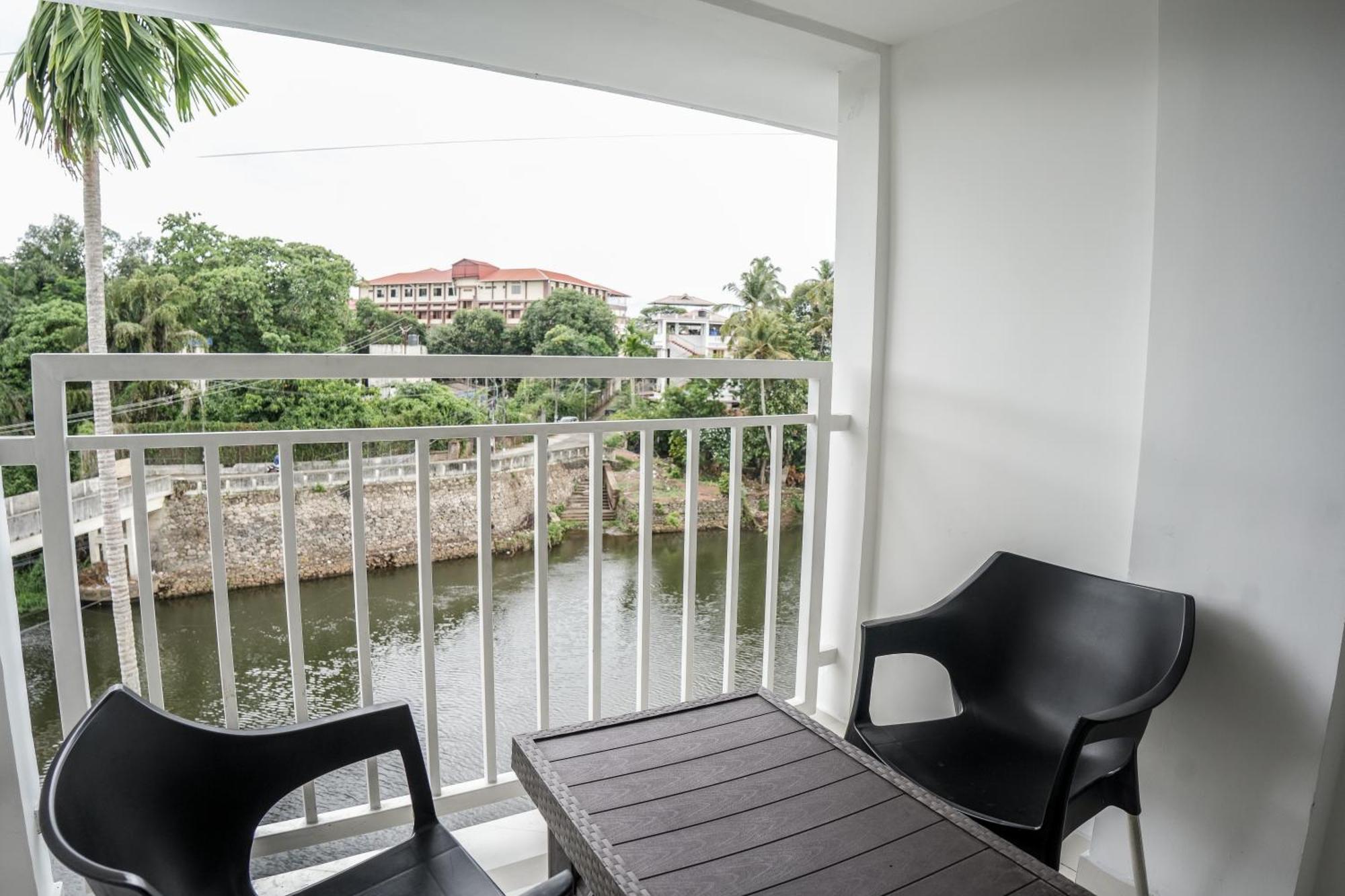 Hotel Lets Stay Kochi Exteriör bild