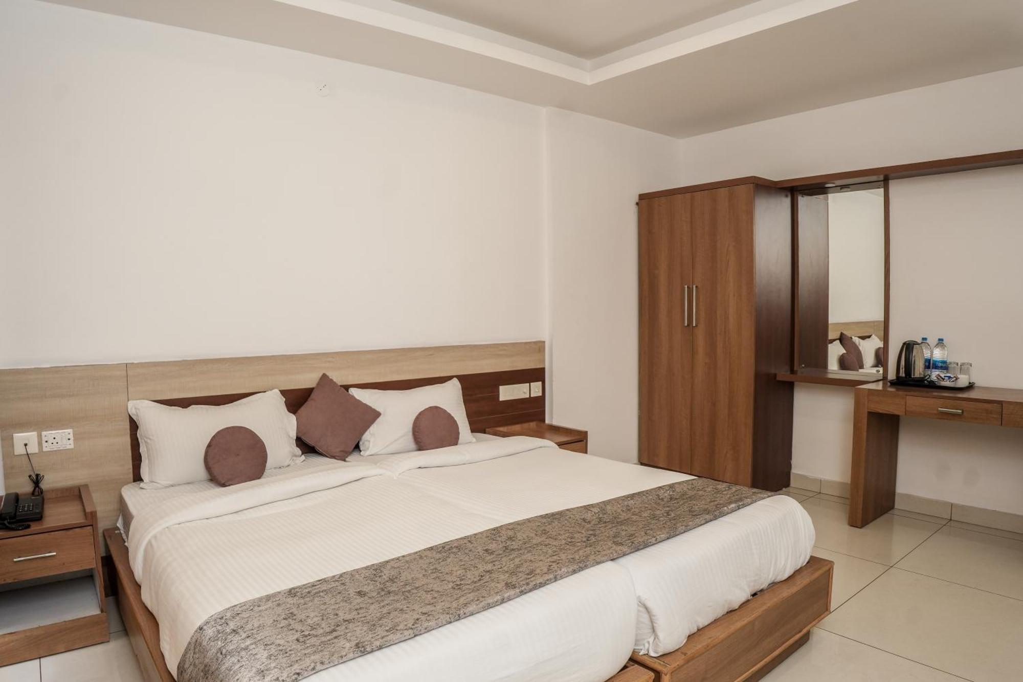 Hotel Lets Stay Kochi Exteriör bild